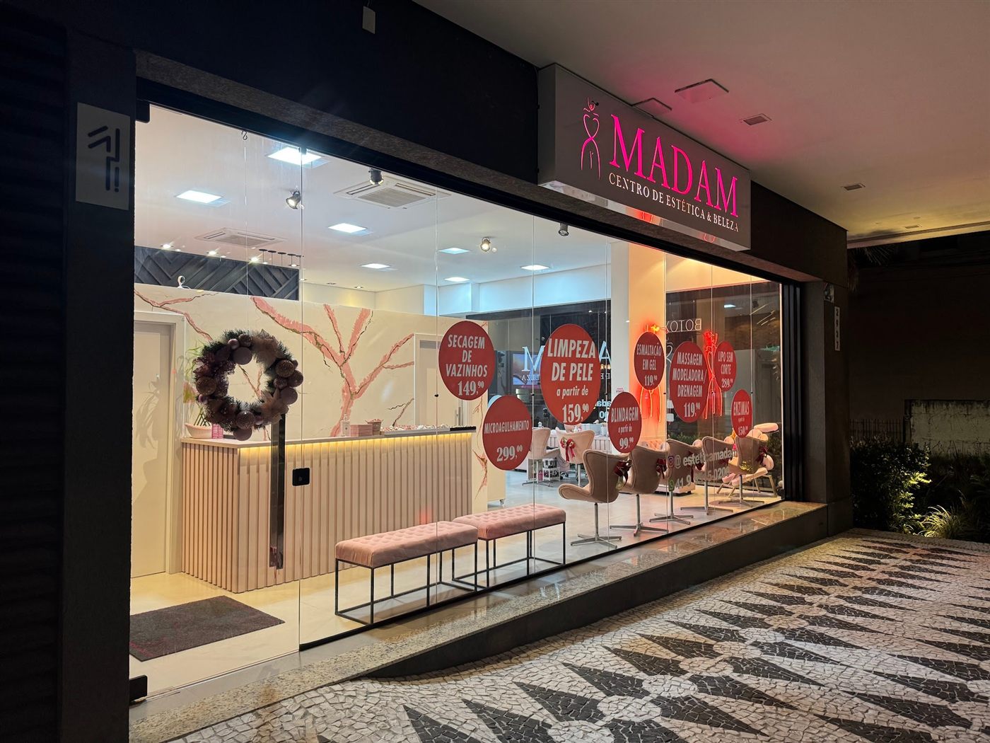 Fachada da MADAM de outro ângulo